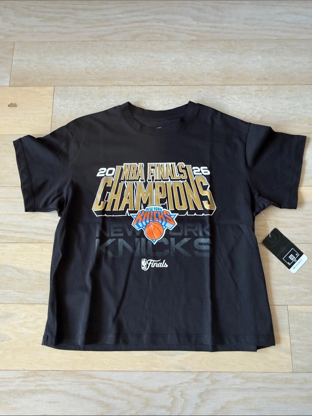 Women’s Knicks Cropped Graphic Tee - Black